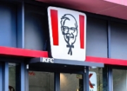 图说：老人纳凉的成本不能转嫁给肯德基