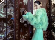 女星辛芷蕾登《时尚芭莎》封面